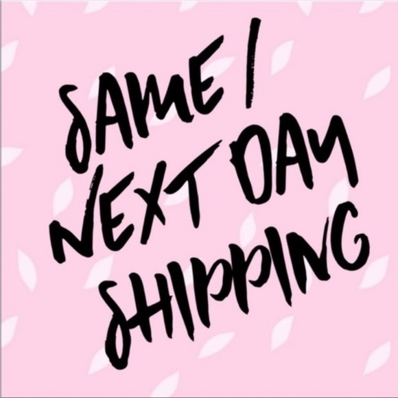 Hi there welcome to my closet feel free to bundle & save! 👠🛍️💋✨🧸🥂 - Picture 12 of 16